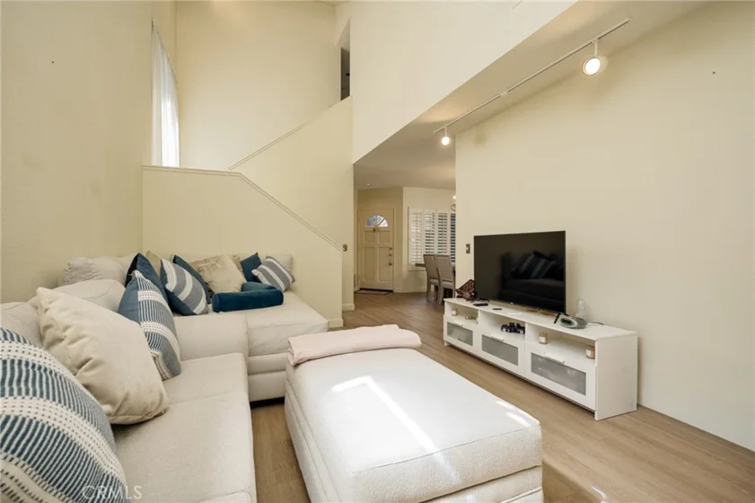 13576 Eucalyptus Street photo 8