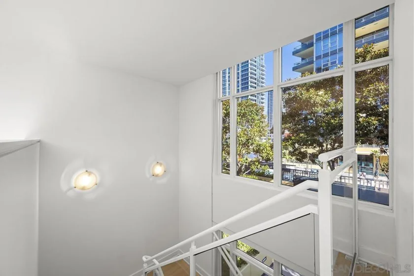 1325 Pacific Highway #313 photo 28