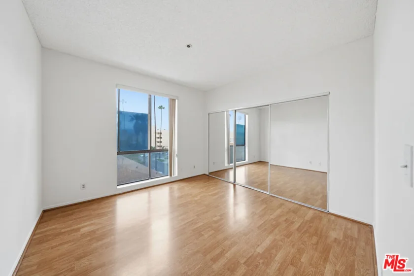 533 S St Andrews Place #313 photo 6