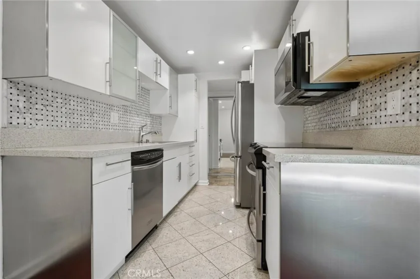 1131 Alta Loma photo 4