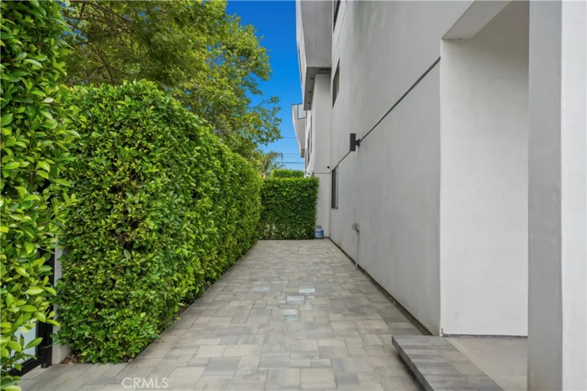 14157 Tiara Street #101 photo 26