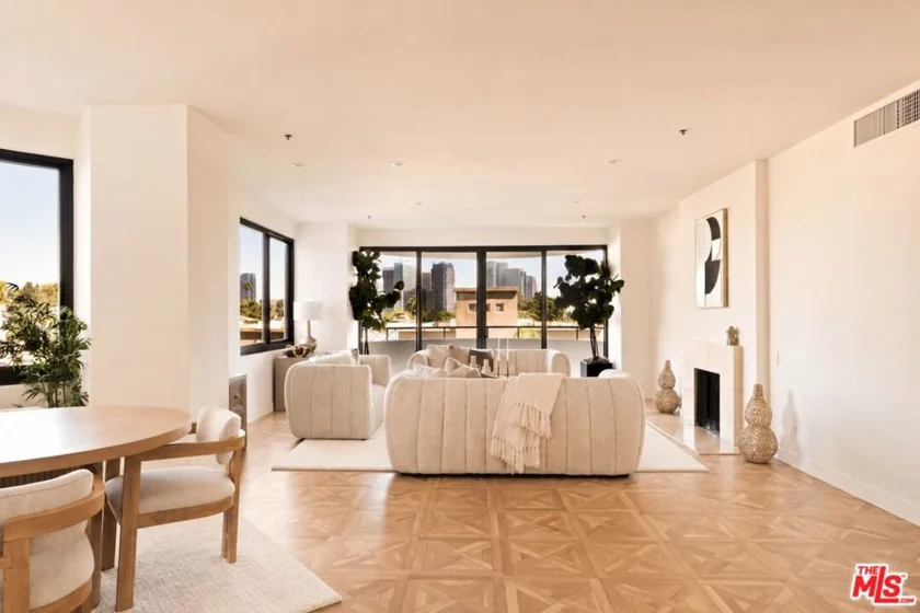 10560 Wilshire Boulevard #404 photo 24