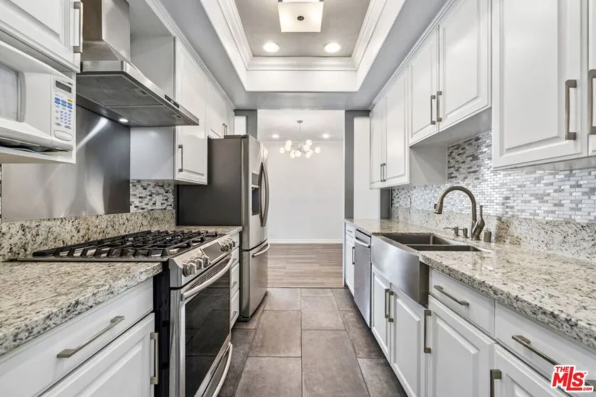 1002 S Burnside Avenue #203 photo 4