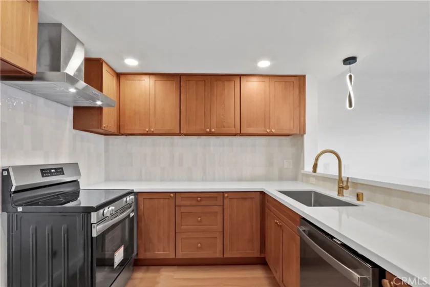 655 W 6th #A photo 20