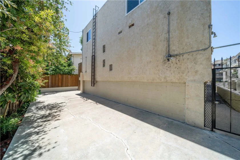 14947 Dickens Street #3 photo 23