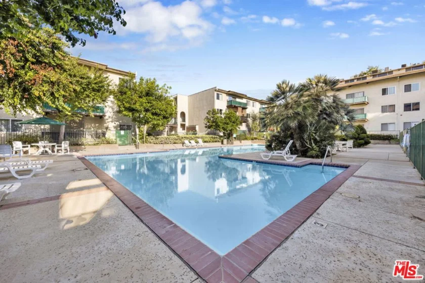 5460 White Oak Avenue #G305 photo 22