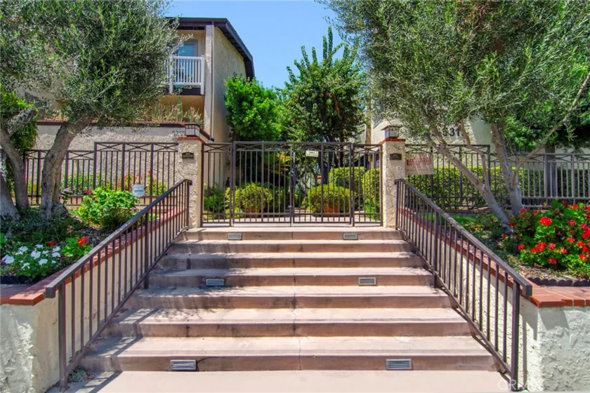 5255 Coldwater Canyon Avenue #E photo 19