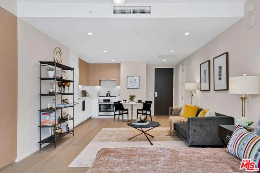 877 Francisco Street #615 photo 2