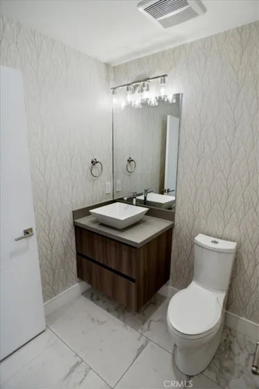 829 N Martel #4 photo 12