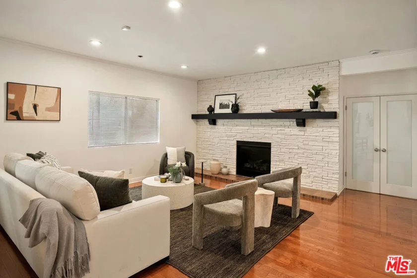 621 S Barrington Avenue #110 photo 20
