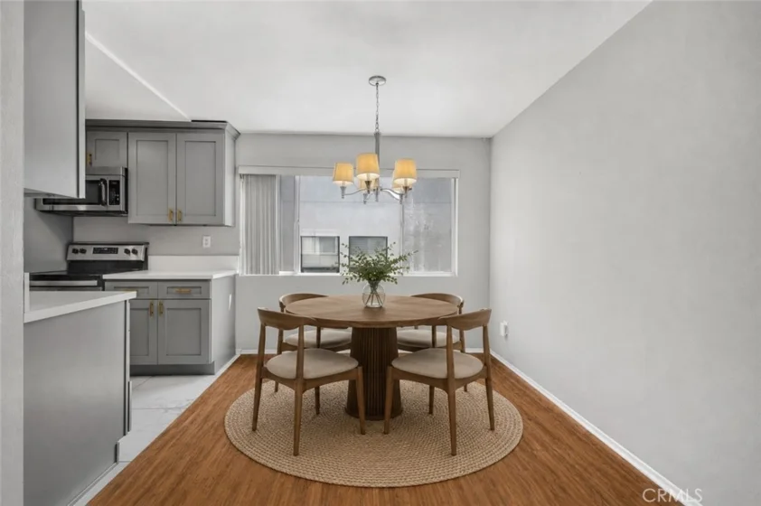 12801 Moorpark Street #303 photo 5