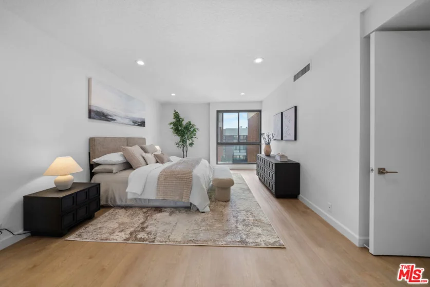 4477 Wilshire Boulevard #308 photo 27