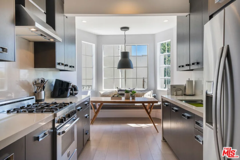 960 N Doheny Drive #301 photo 21
