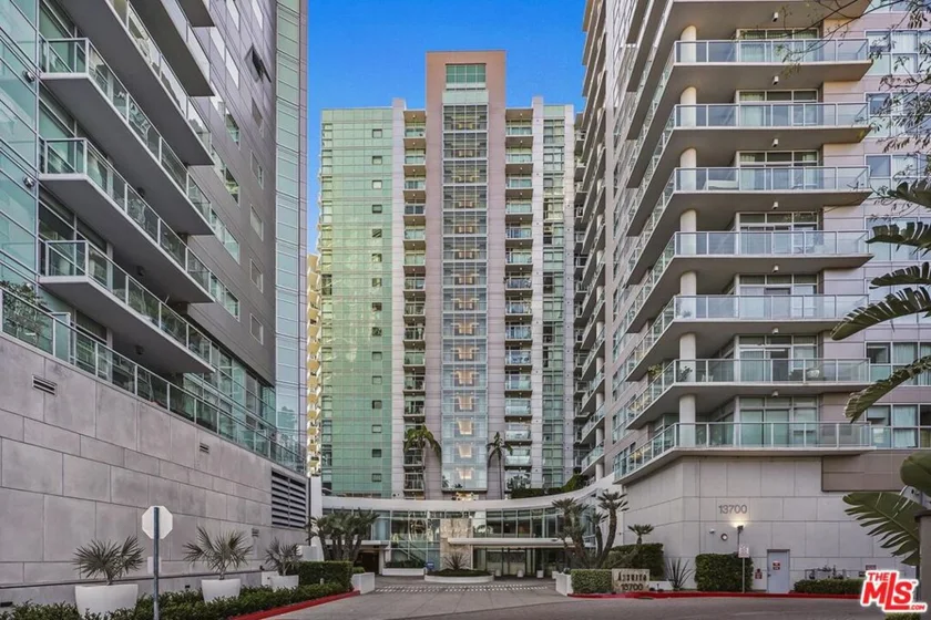 13700 Marina Pointe Drive #809 photo 45