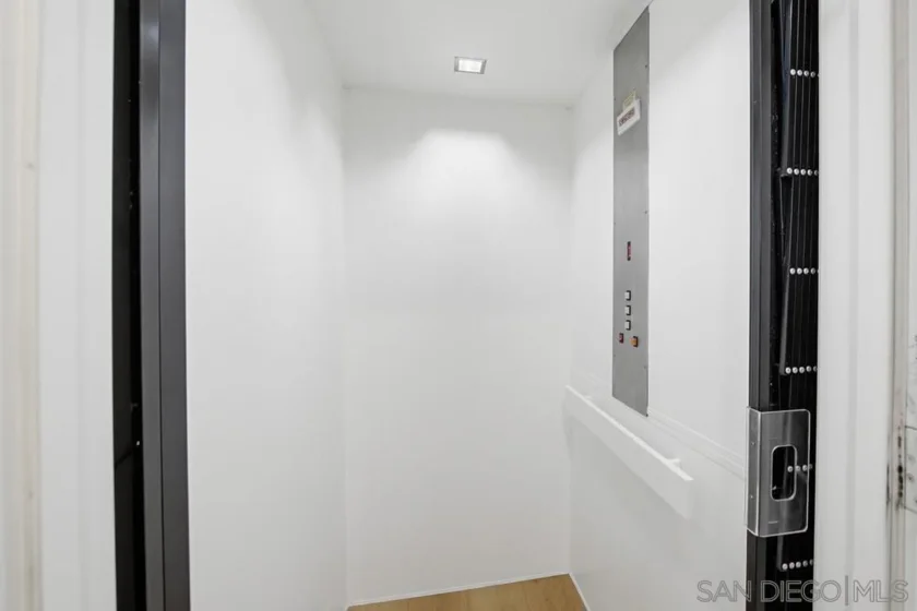 2078 San Diego photo 28