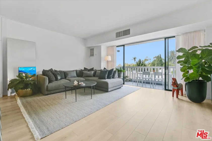 999 N Doheny Drive #312 photo 9