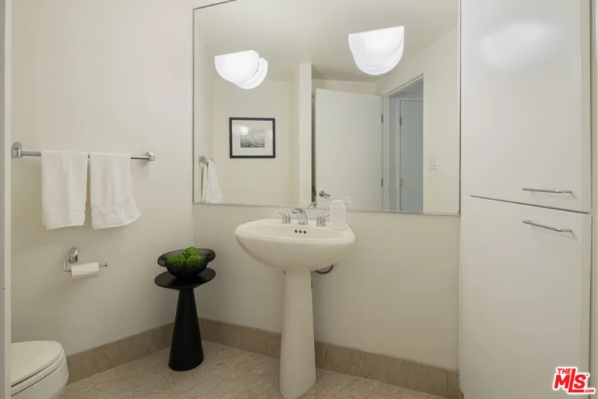 13600 Marina Pointe Drive #1605 photo 21