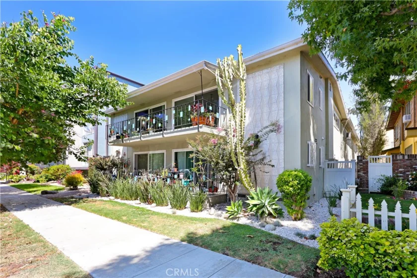1405 E 1st #10 photo 32