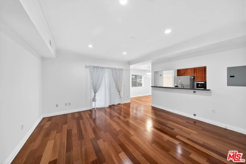 956 S Wilton Place #201 photo 19
