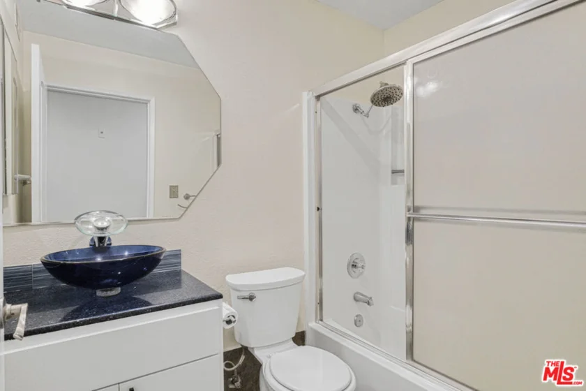 13331 Moorpark Street #233 photo 23