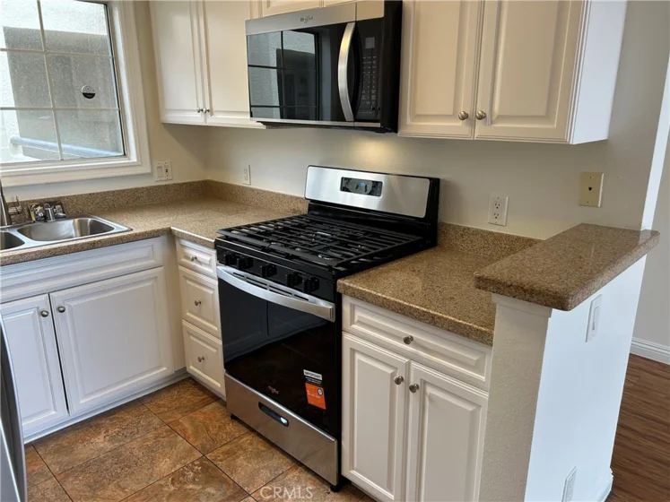 21520 Burbank #303 photo 6