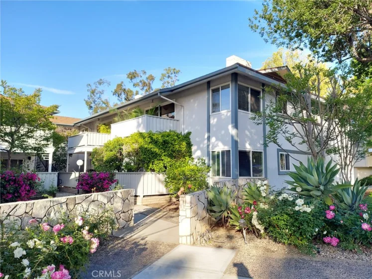 389 Cliff Drive #9 photo 1