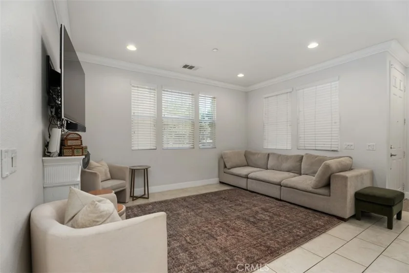 1487 Montgomery photo 9