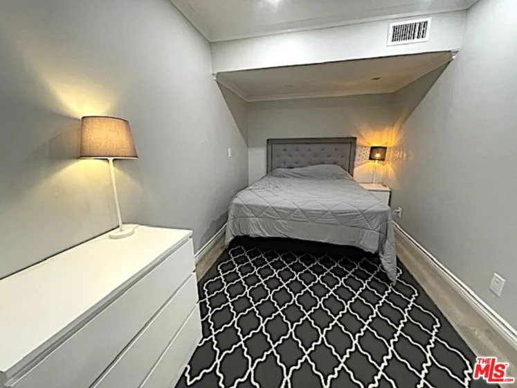 1015 N Kings Road #104 photo 13