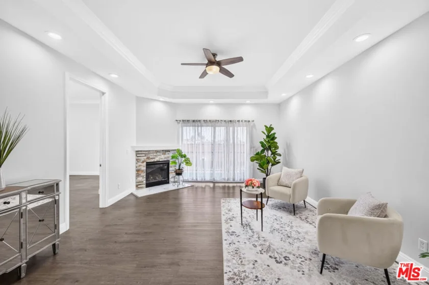 971 S St Andrews Place #301 photo 3