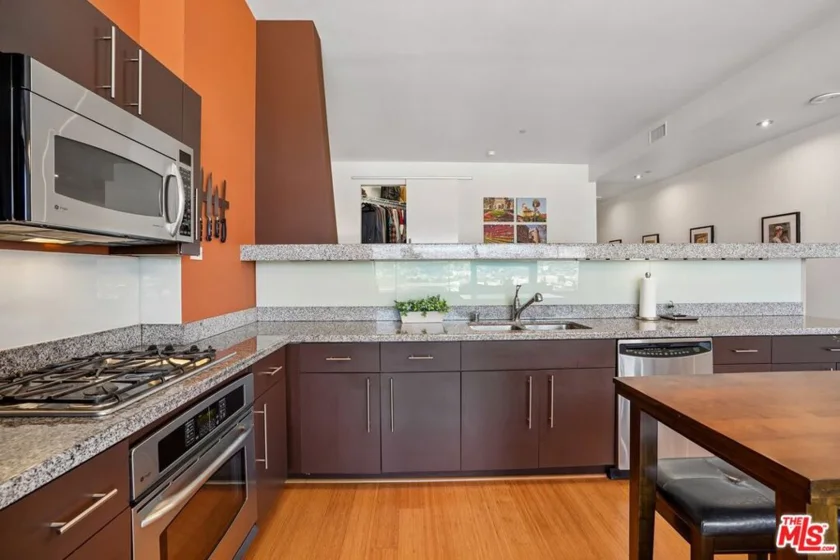 1100 Wilshire Boulevard #2105 photo 13