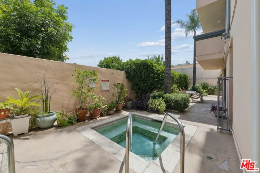 5224 Zelzah Avenue #209 photo 22