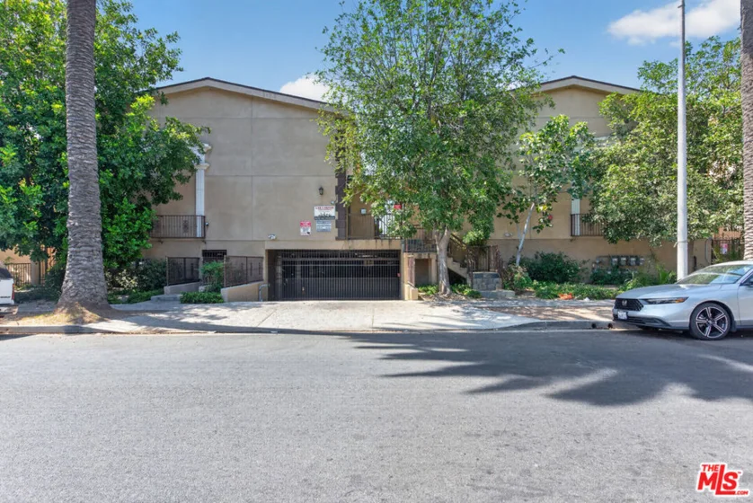 14618 Gilmore Street #4 photo 14