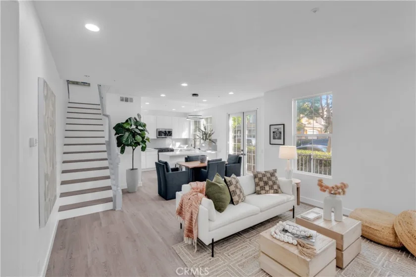 28 Albany Street #77 photo 1