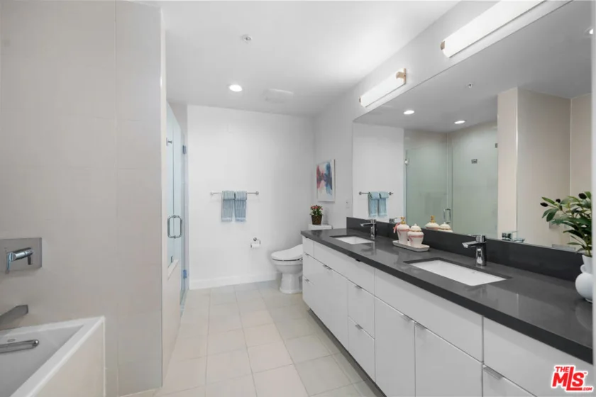 105 S Mariposa Avenue #204 photo 44