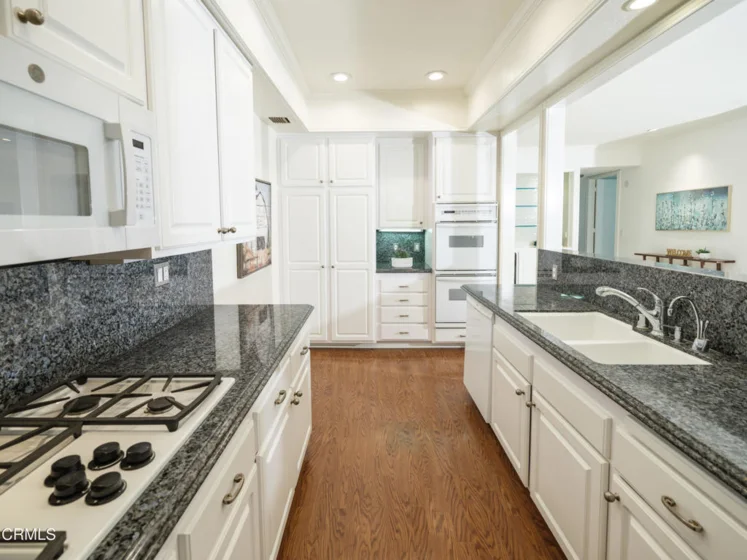 1260 S Beverly Glen Boulevard #104 photo 10