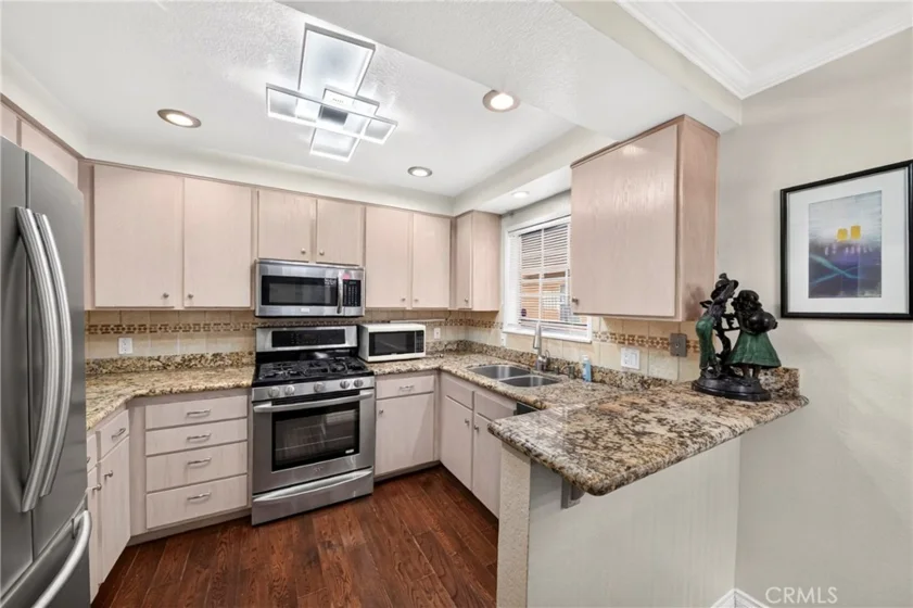 321 W. Queen St. Unit 8 photo 12