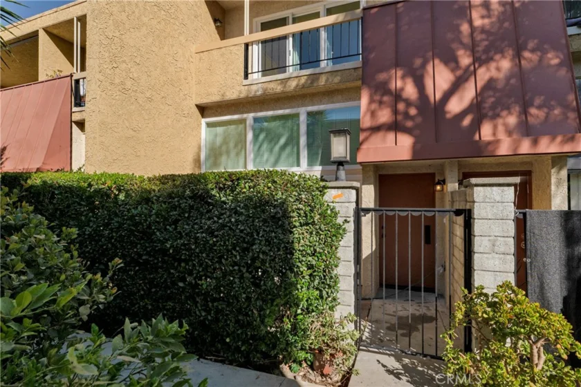5435 Yarmouth Avenue #9 photo 26