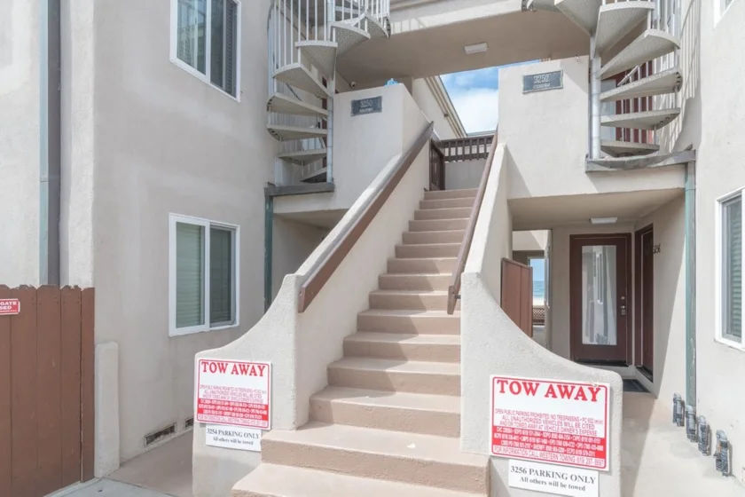 3250 Strandway photo 28