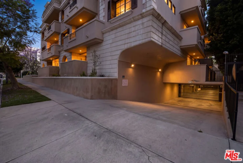850 N Croft Avenue #103 photo 33