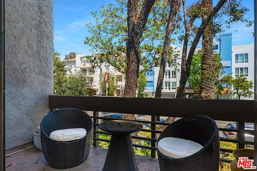 1925 S Beverly Glen Boulevard #40 photo 6