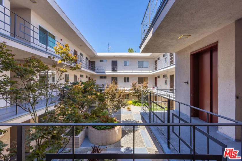 1955 Tamarind Avenue #2 photo 16