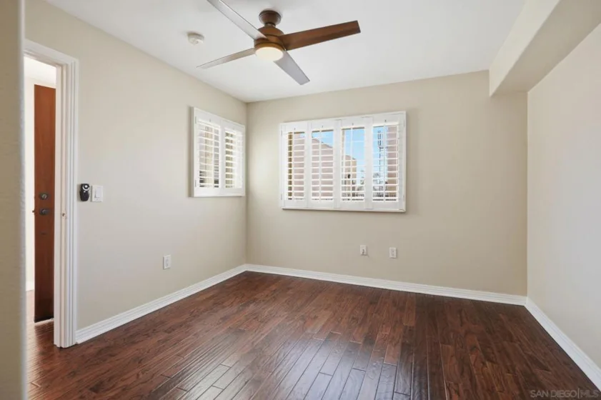801 W Hawthorn #406 photo 5