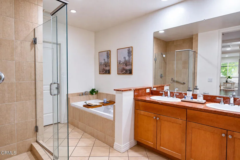 742 Locust #202 photo 6