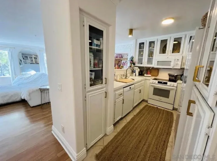 2037 Burton Street #43 photo 18