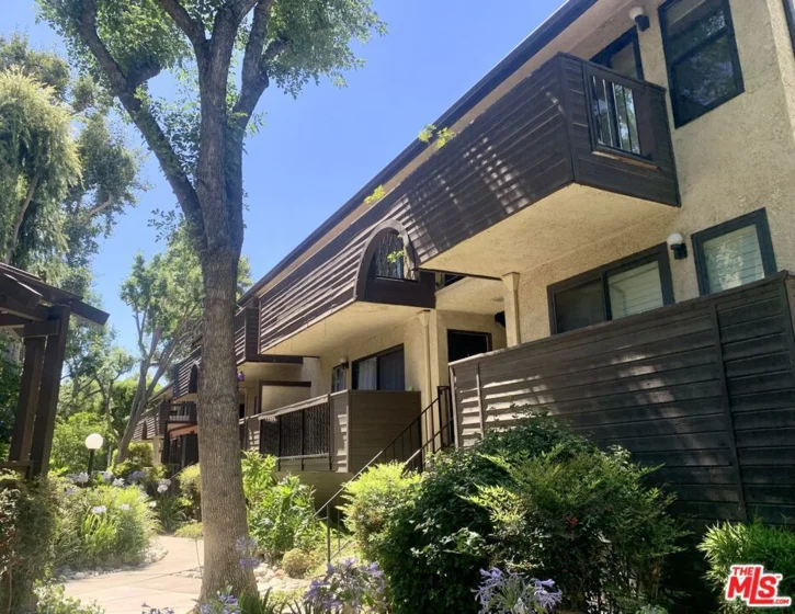 7312 Corbin Avenue #M photo 1