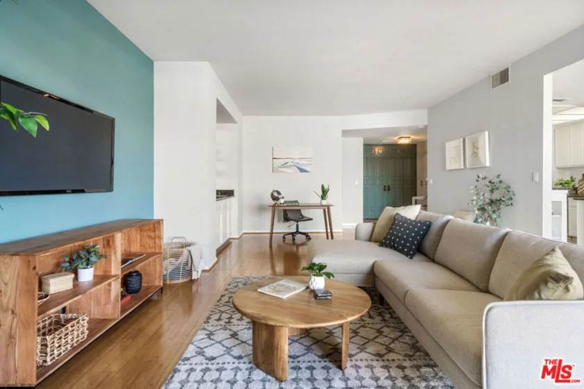 4460 Wilshire Boulevard #305 photo 1