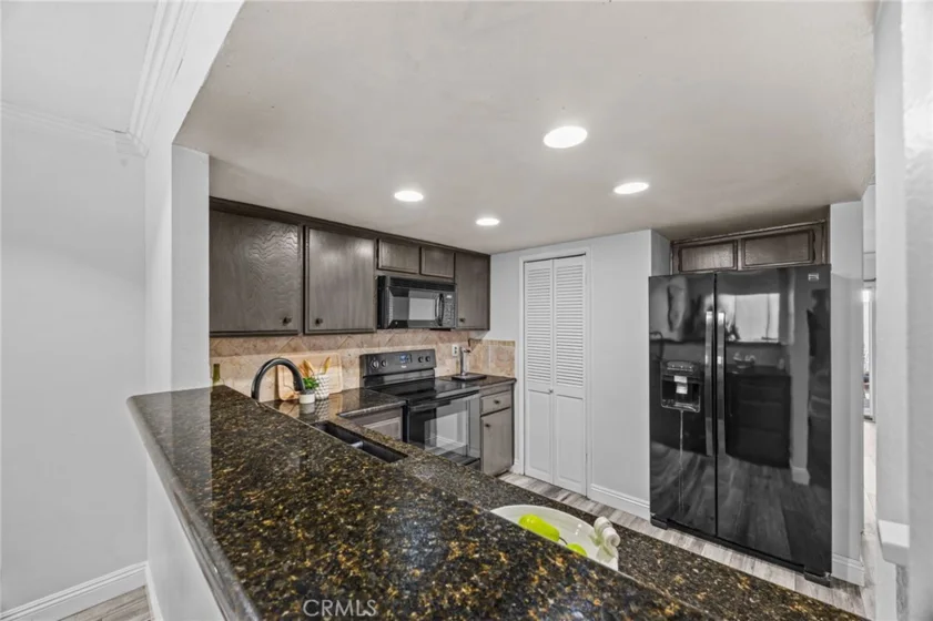 18741 Applewood photo 9