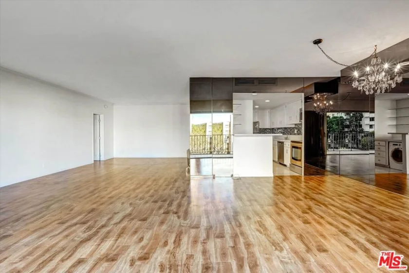 10450 Wilshire Boulevard #4F photo 9
