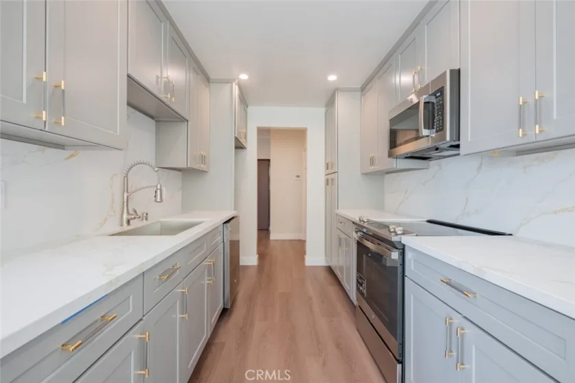 1305 N Columbus Avenue #112 photo 14
