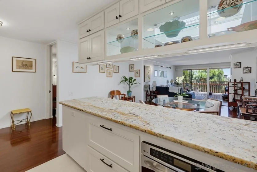 2942 Lawrence Street photo 6